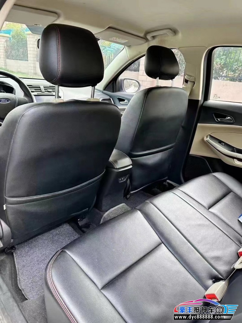 17年福特福睿斯轿车抵押车出售