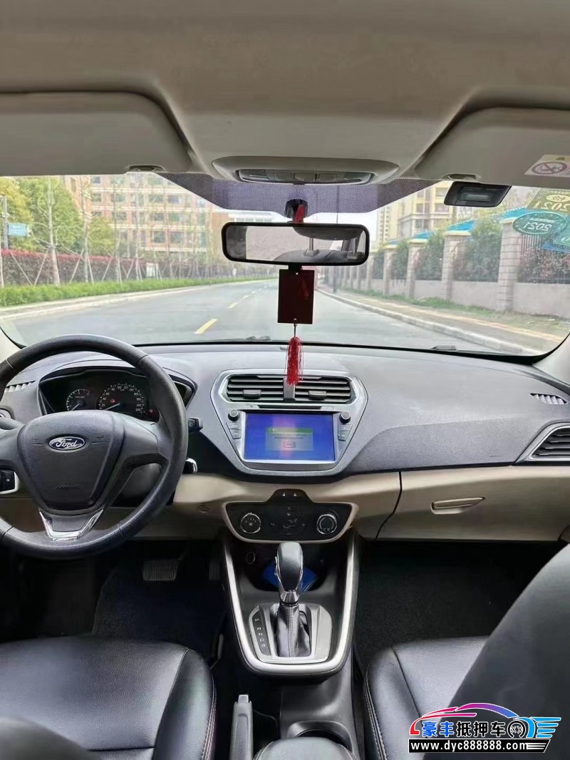 17年福特福睿斯轿车抵押车出售