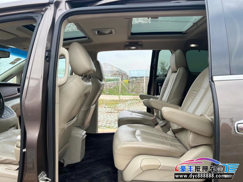 15年别克GL8轿车抵押车出售