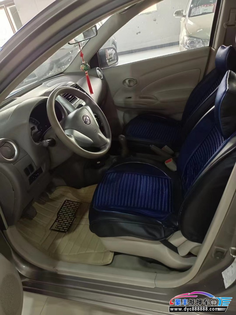 16年日产阳光轿车抵押车出售