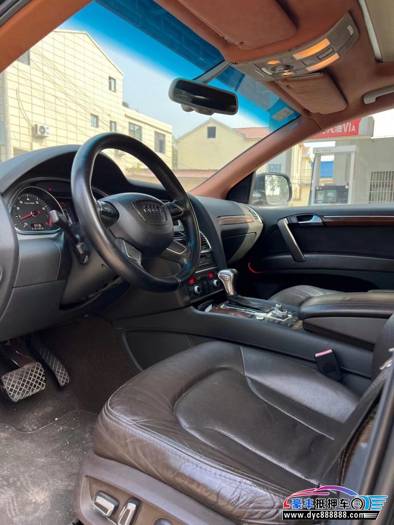 13年奥迪Q7轿车抵押车出售
