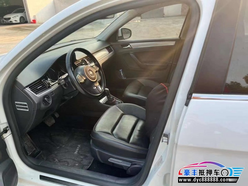 15年大众宝来轿车抵押车出售