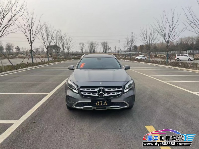 18年奔驰GLA轿车抵押车出售