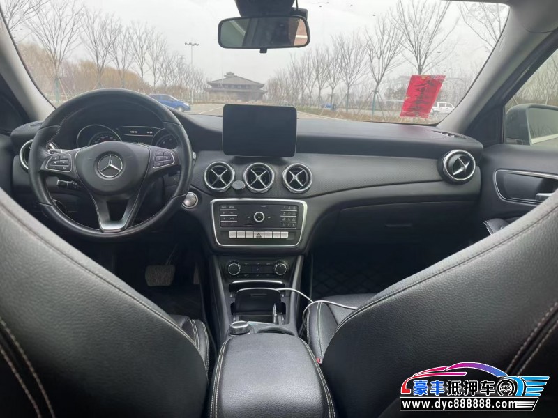 18年奔驰GLA轿车抵押车出售