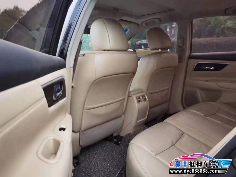 17年日产天籁轿车抵押车出售