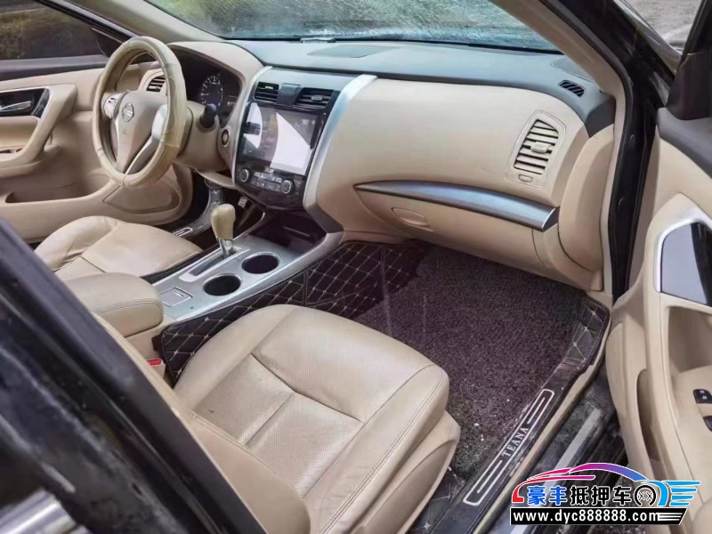 17年日产天籁轿车抵押车出售