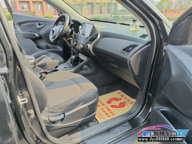 15年现代ix35轿车抵押车出售