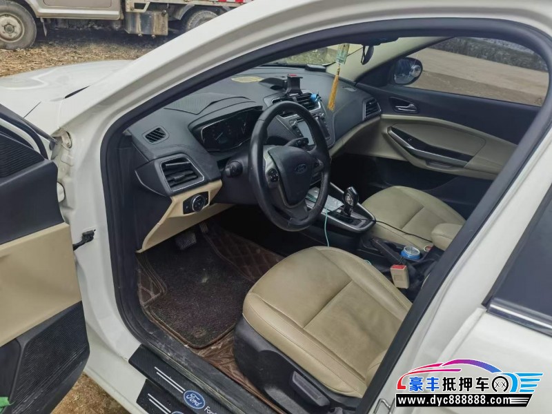 16年福特福睿斯轿车抵押车出售