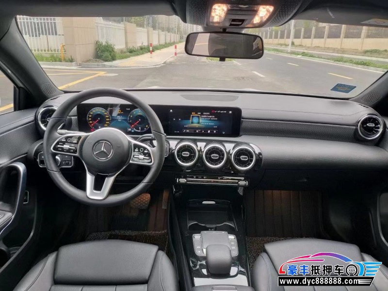 21年奔驰A轿车抵押车出售