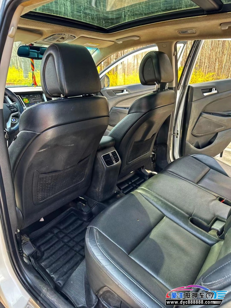 15年现代途胜轿车抵押车出售