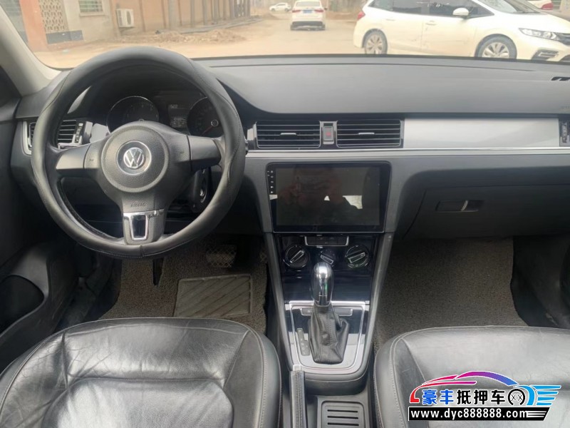13年大众宝来轿车抵押车出售