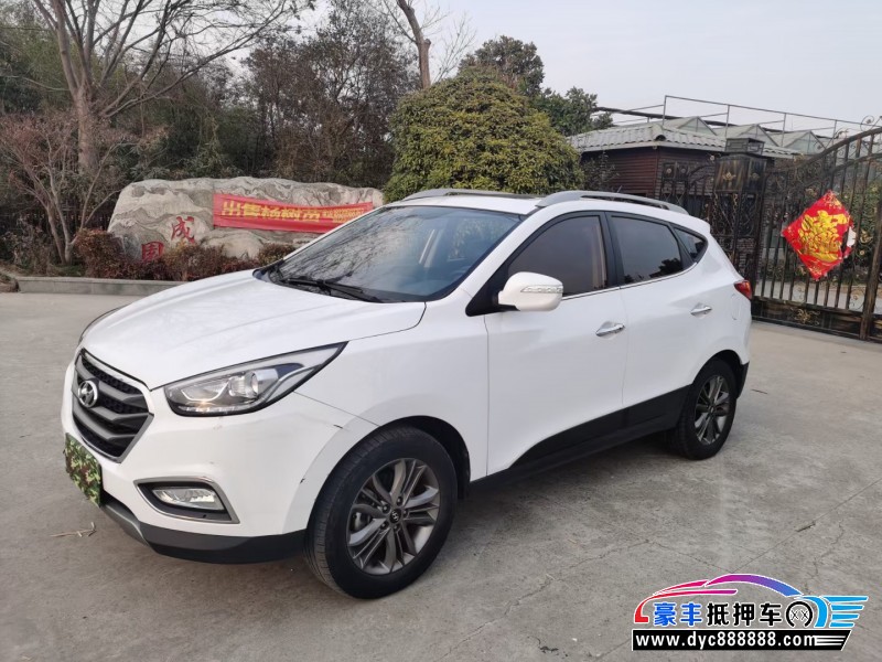 17年现代ix35轿车抵押车出售