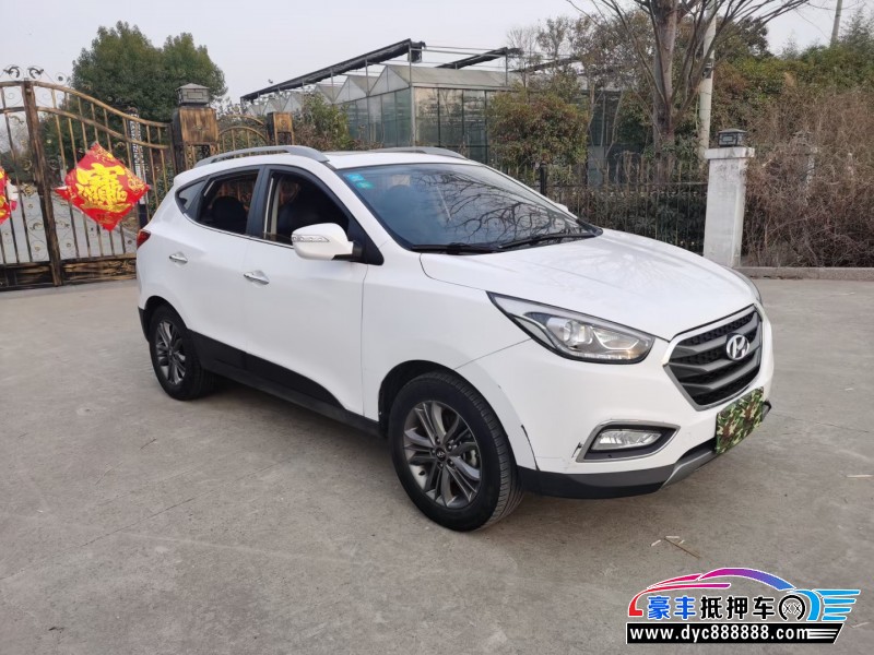 17年现代ix35轿车抵押车出售