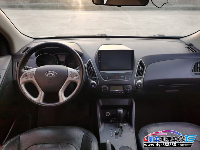 17年现代ix35轿车抵押车出售