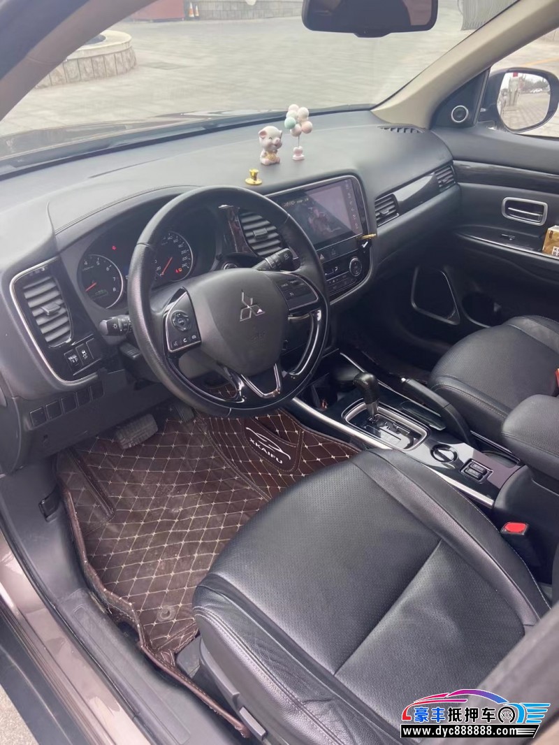 18年三菱欧蓝德轿车抵押车出售