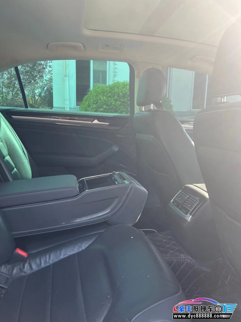 18年大众辉昂轿车抵押车出售