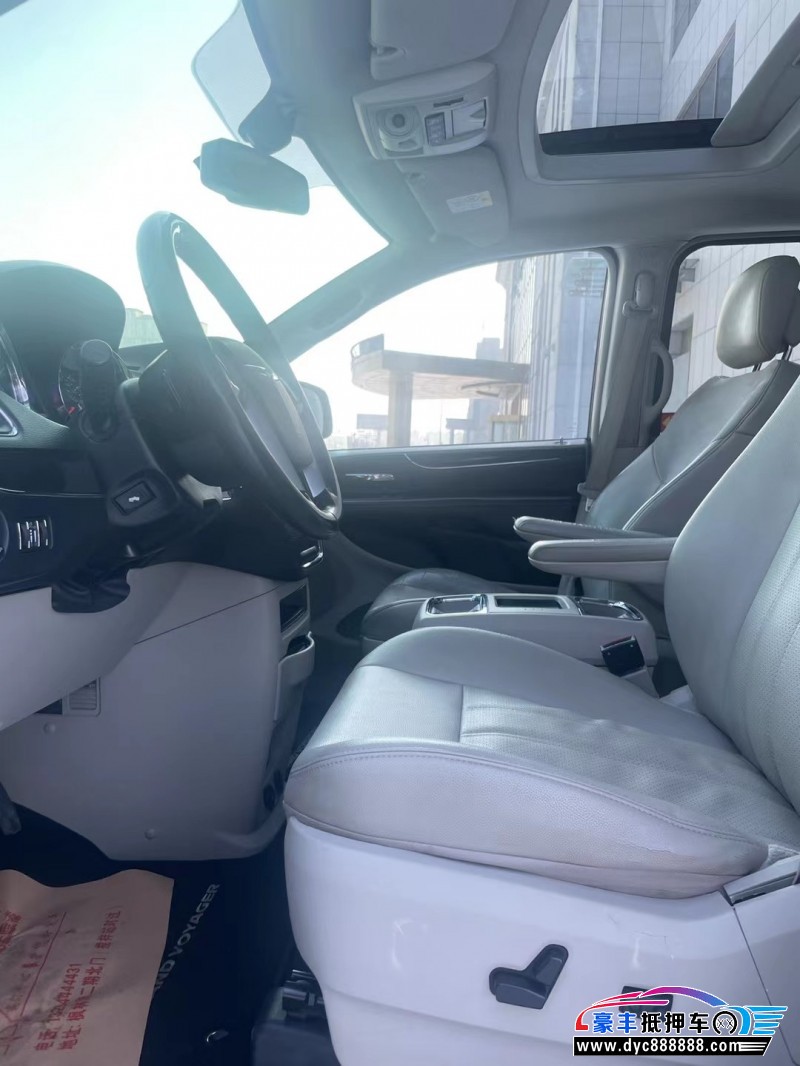 15年克莱斯勒大捷龙MPV抵押车出售