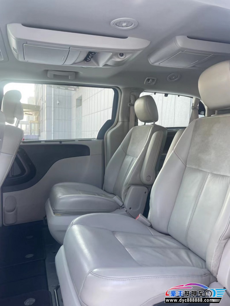 15年克莱斯勒大捷龙MPV抵押车出售