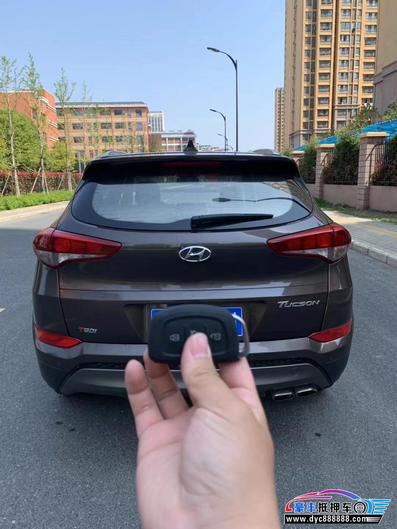 16年现代途胜轿车抵押车出售