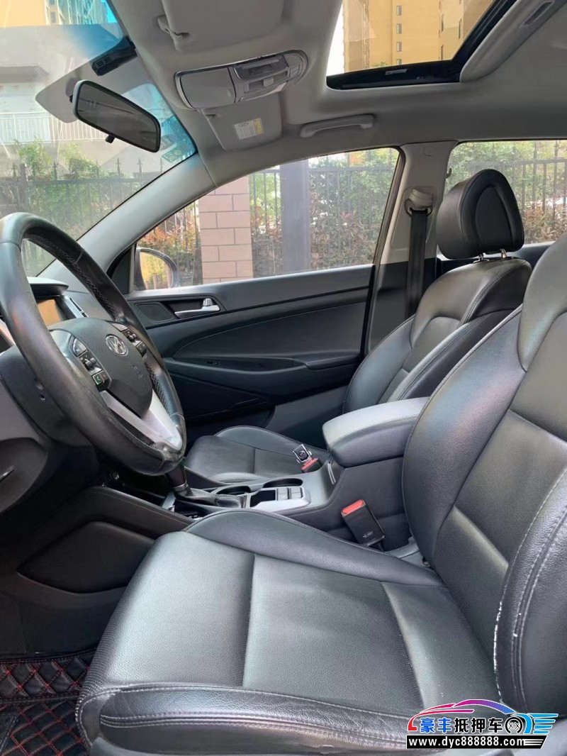 16年现代途胜轿车抵押车出售