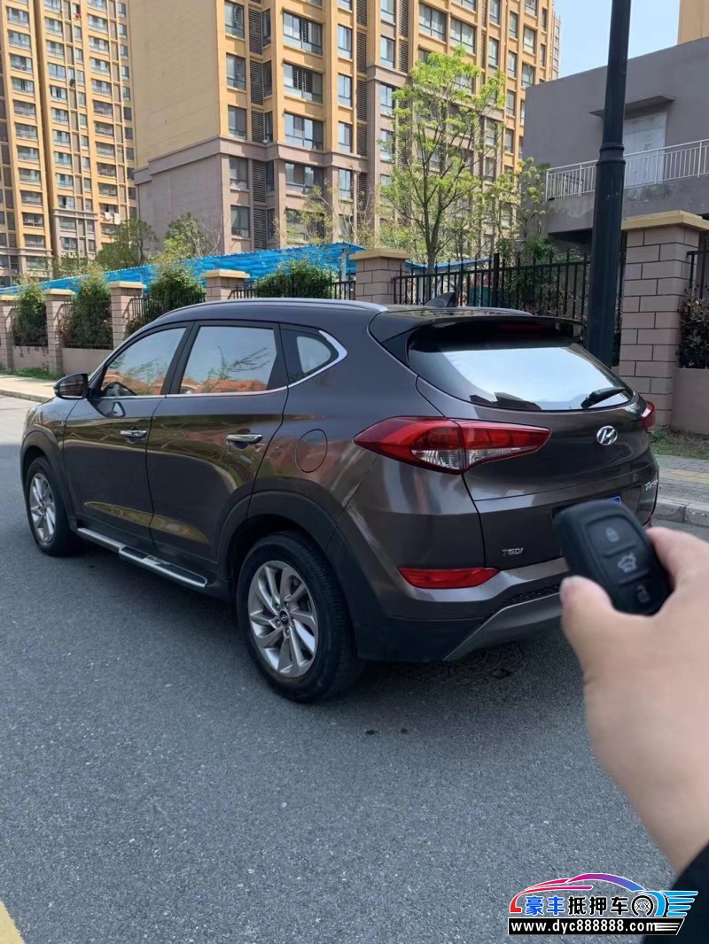 16年现代途胜轿车抵押车出售