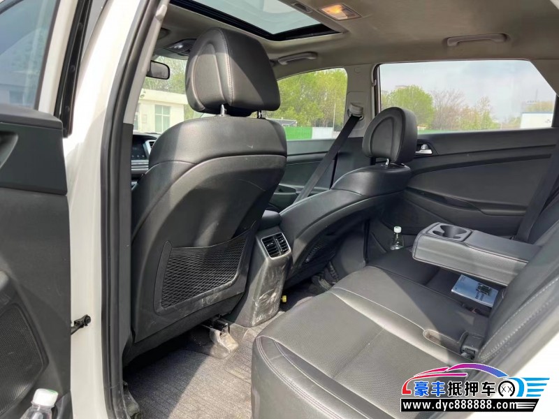 16年现代途胜轿车抵押车出售