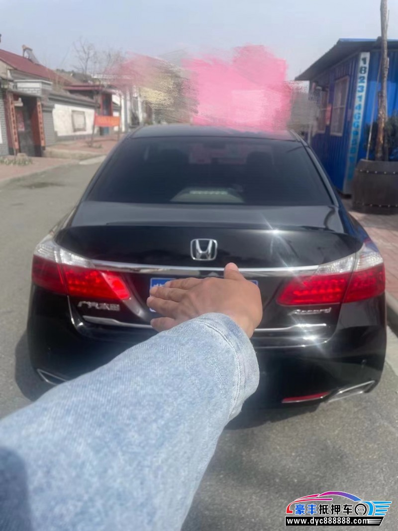 16年本田雅阁轿车抵押车出售