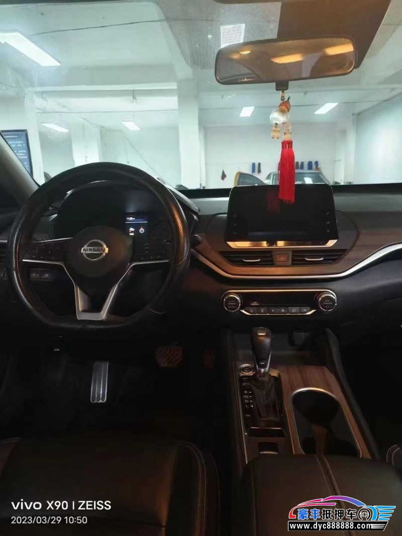 22年日产天籁轿车抵押车出售