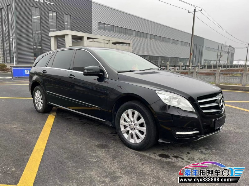 13年奔驰E级轿车抵押车出售