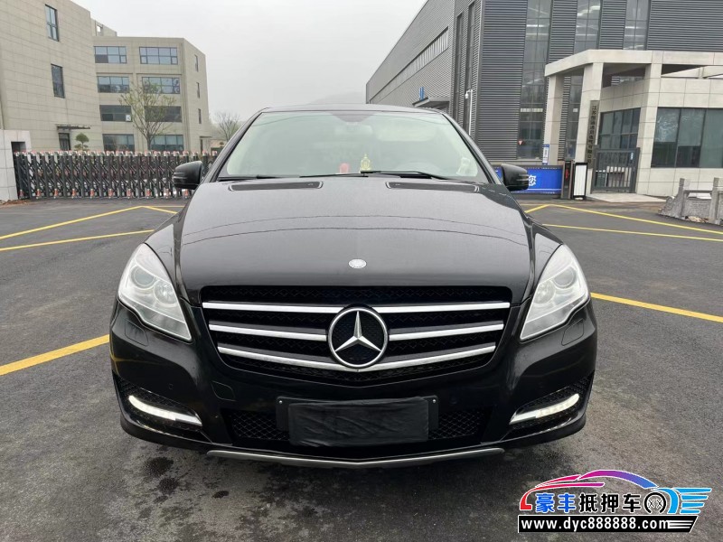 13年奔驰E级轿车抵押车出售