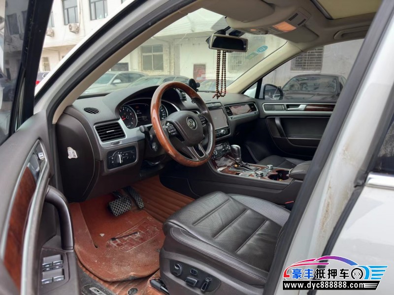 16年大众途锐轿车抵押车出售