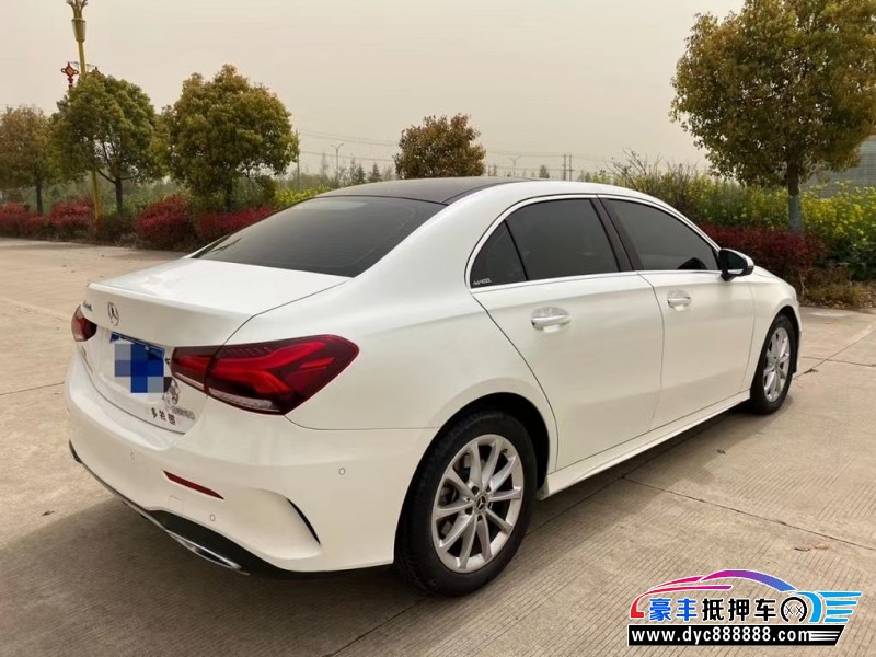 21年奔驰A轿车抵押车出售