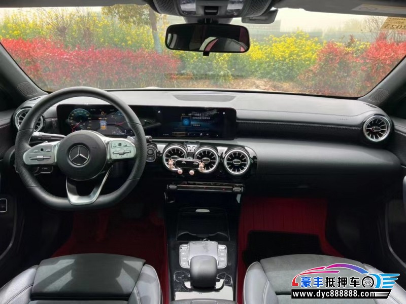 21年奔驰A轿车抵押车出售