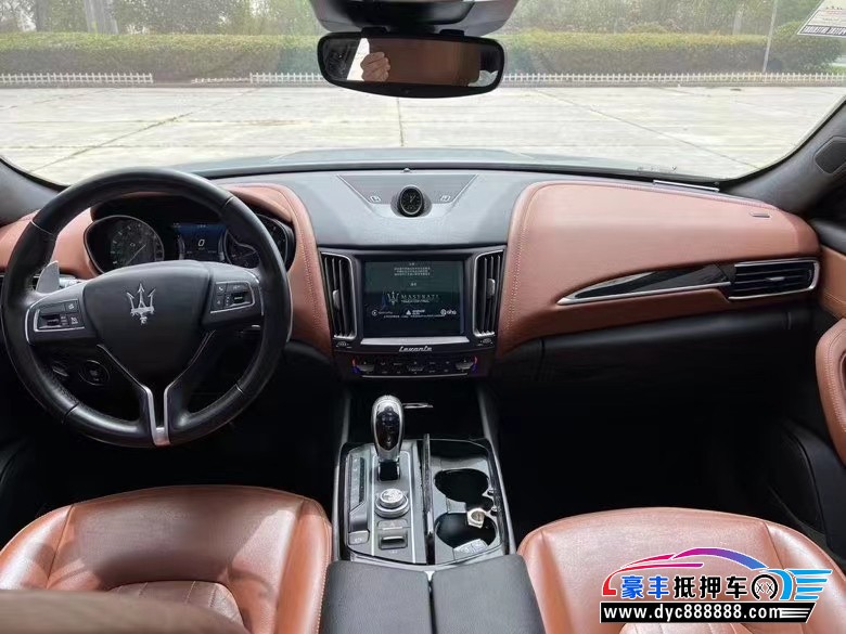 18年玛莎拉蒂莱万特轿车抵押车出售