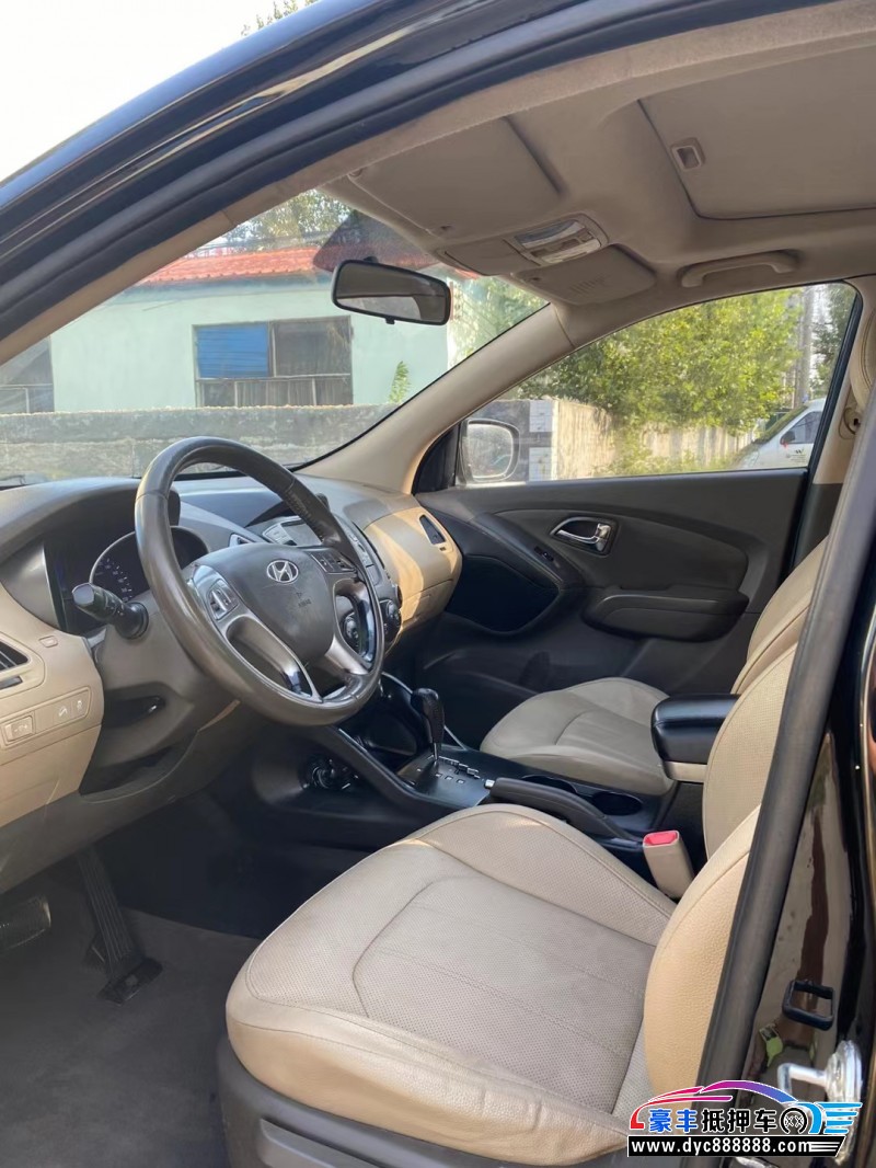 13年现代ix35轿车抵押车出售