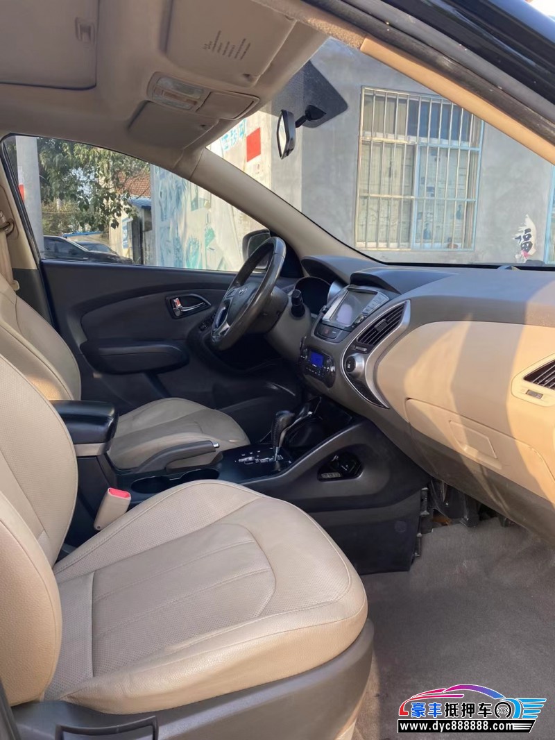 13年现代ix35轿车抵押车出售