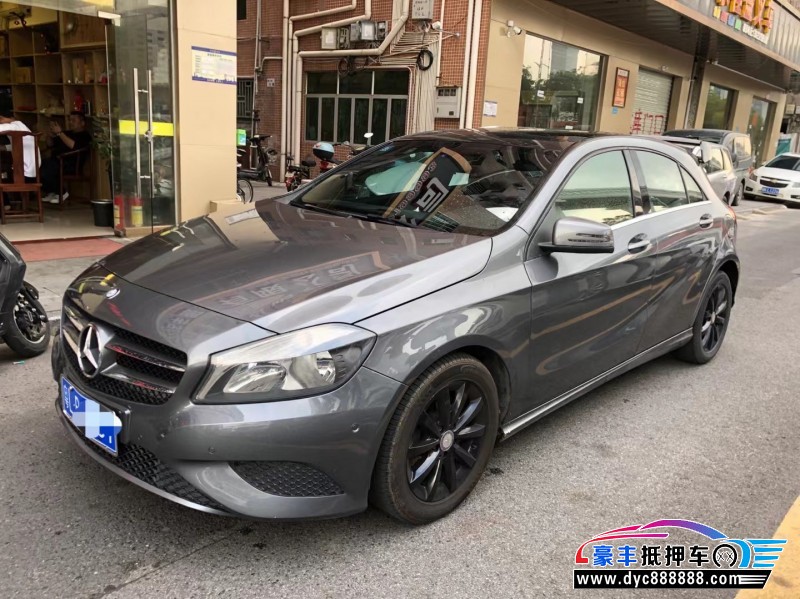 14年奔驰A轿车抵押车出售