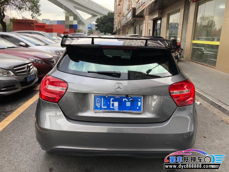 14年奔驰A轿车抵押车出售