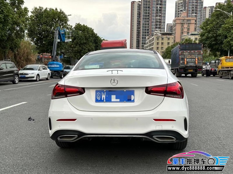 22年奔驰A轿车抵押车出售