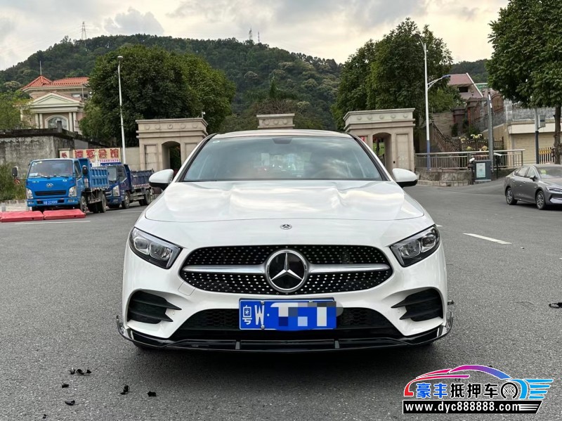 22年奔驰A轿车抵押车出售