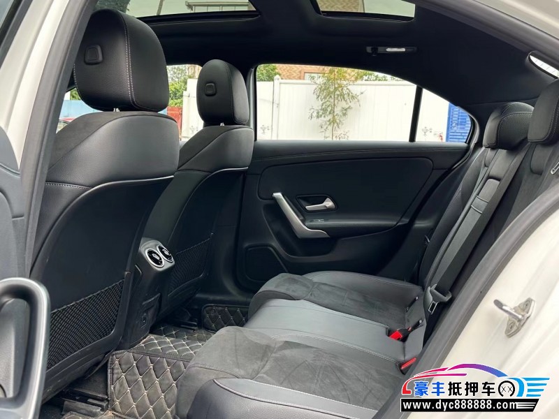 22年奔驰A轿车抵押车出售