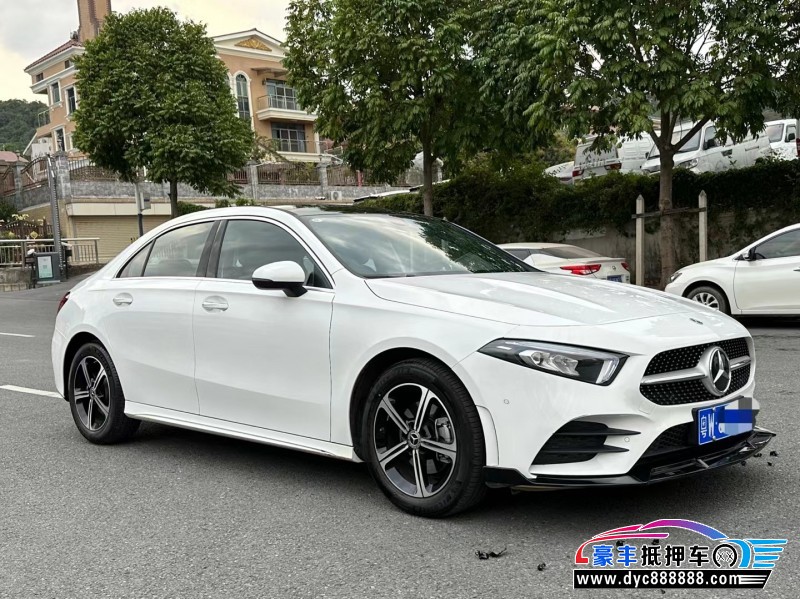 22年奔驰A轿车抵押车出售