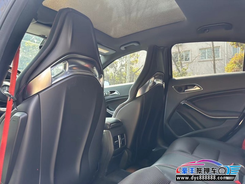 17年奔驰A轿车抵押车出售