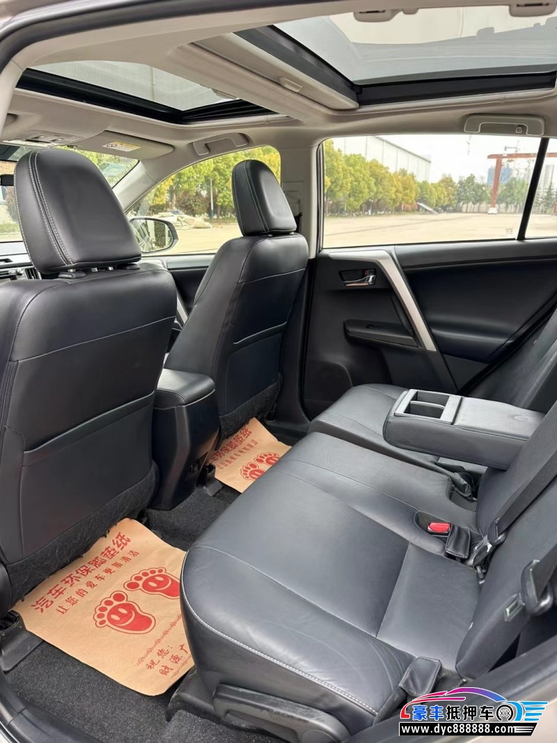 18年丰田RAV4荣放轿车抵押车出售