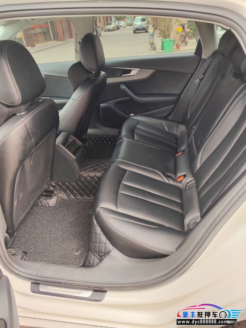 17年奥迪A4轿车抵押车出售