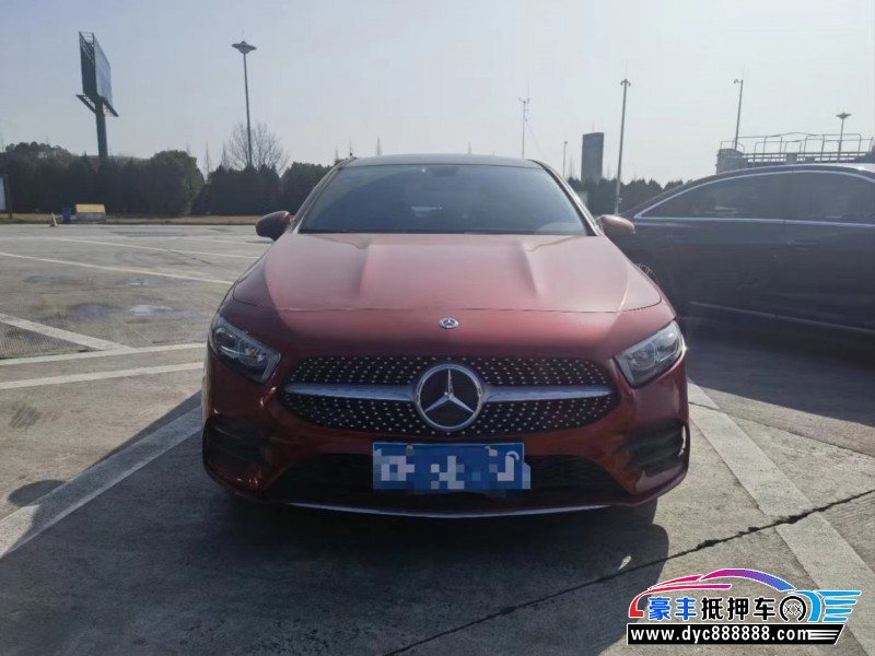 19年奔驰A轿车抵押车出售