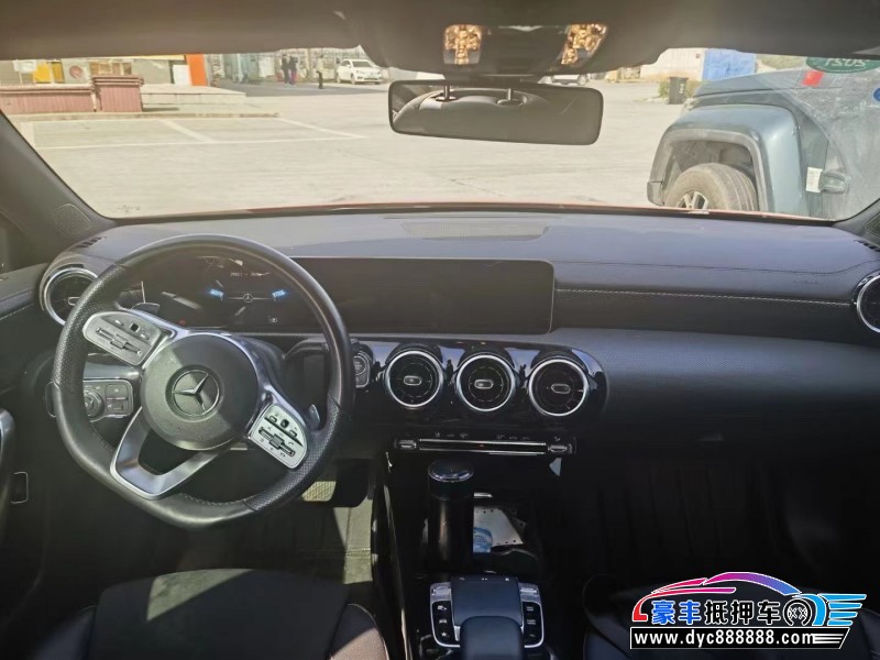 19年奔驰A轿车抵押车出售