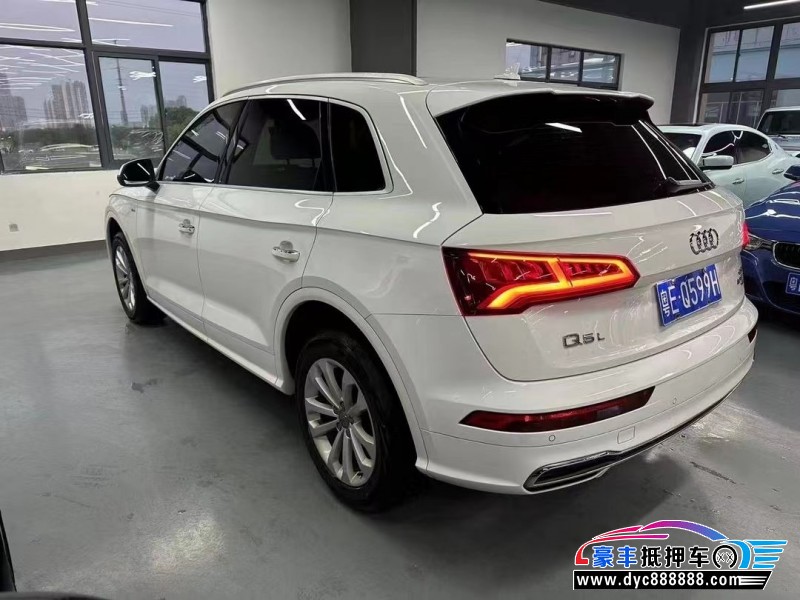 19年奥迪Q5轿车抵押车出售