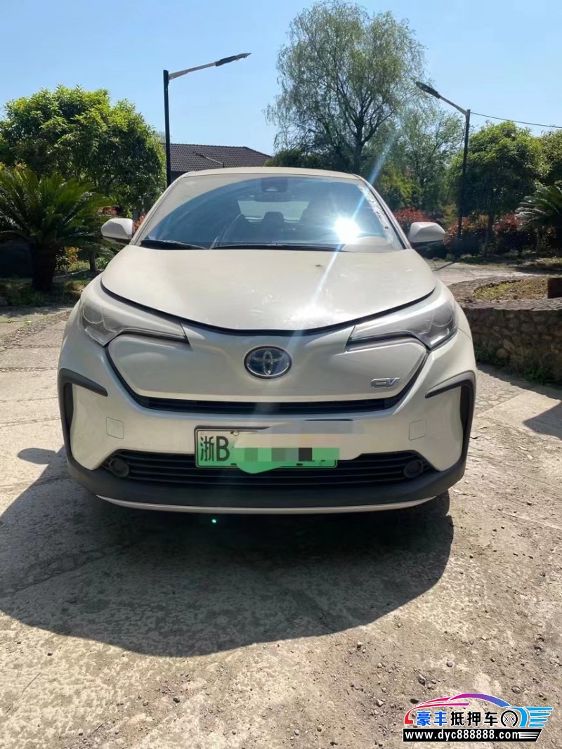 22年丰田奕泽轿车抵押车出售