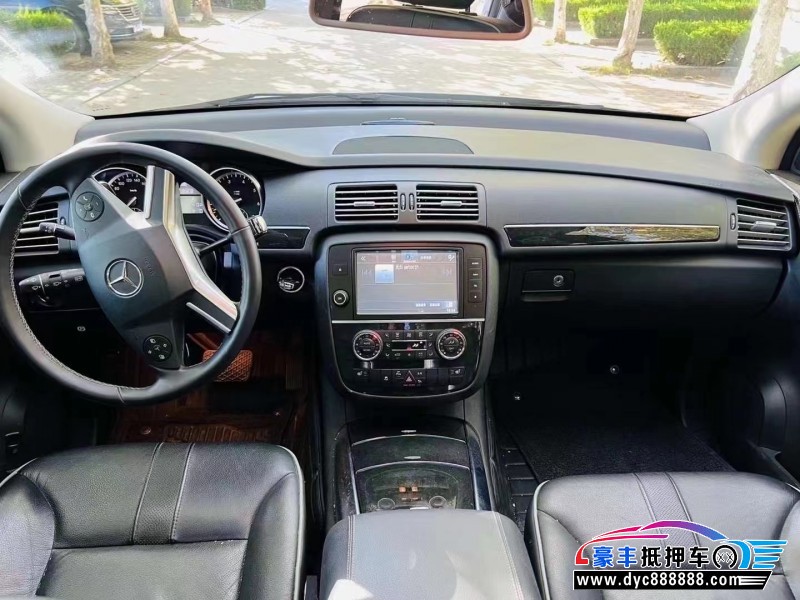 18年奔驰R级轿车抵押车出售